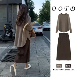 فستان ثنائي الخريف شتاء الشاي مجموعة 100 ٪ Merino Wool Women's O-neck Pullover Top Sytlish Slim Slim Melet Highled Skirt من قطعتين 231202