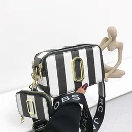 Designer Bag Snapshot Camera Cross Body Bags Män Kvinnor Mars Tote Baguette Bag Läder axelmynt Purse Luxurys Lady Clutch Top Quality Handbag Hobo Handgåva 00 00