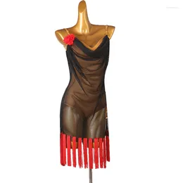 Abbigliamento da palco Abito da ballo latino nero con frange di nappe Prestazioni di allenamento per donna Senza maniche Sala da ballo Rumba Salsa Chacha Costumi