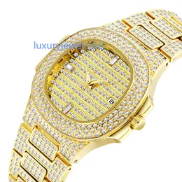 Business Quartz Watch Famous Brand Diamond Watch rostfritt stål Timepiece Gold Silver Rose Gold Clock Color Designer Watch