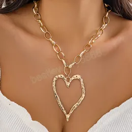 Punk O-form Aluminiumkedja med Big Heart Ring Pendant Necklace For Women Charm Choker Collar Ladies Party Jewets Gifts