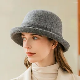 Berretti Feltro di lana Flanging Cappelli stile Fedora floreali da donna Autunno Inverno Cloche Cappelli a secchiello Elegante cappello Fedora per banchetti