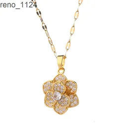 la collana da donna in acciaio inossidabile al titanio mantiene la collana con pendente a forma di fiore di prugna con catena color oro e strass