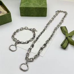 Eleganti lettere ad incastro Collana Set di gioielli Bracciali firmati Francobolli in argento Collane Bracciale con ciondolo da donna con scatola291f