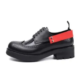 Brittisk vintage snidade brogue skor herrar äkta läder klänning skor mode lapptäcke tjock botten formell kohud derby skor