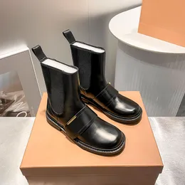 Designers Bota Mulher Martin Botas Combat Cowboy Bota De Couro Preto Botas De Inverno Plataforma Médio Botas Estilo Clássico Sapatos Inverno Outono Botas De Neve Letra De Metal