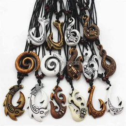 Whole lot 15pcs Mixed Hawaiian Jewelry Imitation Bone Carved NZ Maori Fish Hook Pendant Necklace Choker Amulet Gift MN542 2201227w