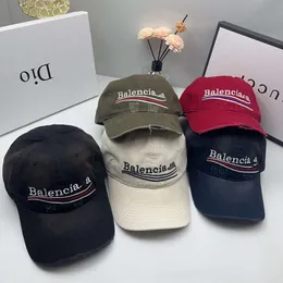 Desginer Balanciaga Prawidłowa wersja rozdartej czapki baseballowej B-Family z miękką wysokiej jakości wysokiej jakości pary pary pary to sam internetowy czapek czerwonej filtra przeciwsłonecznego