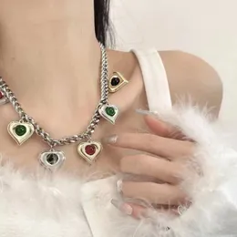 Kedjor Franska Tassel Love Pendant Halsband Europa och USA Design Fashion Personality Collarbone Chain Accessories