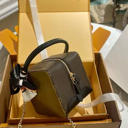 Tasarımcı Çanta Zinciri Omuz Çantası Çanta 21778 Kadın Moda Makyaj Çantası Crossbody Bag Square Üç Boyutlu Cüzdan Tote