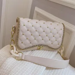 Bolsas de noche Rejilla Remache Cuadrado Bolsa de axila de alta calidad PU Cuero Diseñador de mujer Bolso Hombro Messenger311P