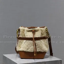 12A جديد تمامًا مرآة مصمم صغير من Emmanuelle Bucket Bag Womens Shearling حقائب جلدية أصلية لافاة حقائب اليد المبطنة كيس الكتف