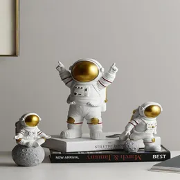 Nordic Modern Astronauta figurine in miniatura Mestiere della resina Casa fata giardino decorazione scrivania Manufatti per l'arredamento accessori per la camera 201273r