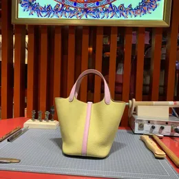 Borsa con chiusura Picotin dal design originale Cestino e secchiello per cavolo cerato completamente fatto a mano di Lei 22 cm TC Pelle di mucca Pollo Giallo con polvere Swift3Q GW9J