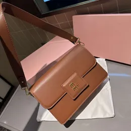Fashionabla axelväska Underbara och strömlinjeformade designer Mius crossbody-väska, kvinnors klassiska handväska, äkta läder, högkvalitativ sminkväska storlek 25 17 cm