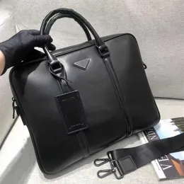 2022New Men Shourdeld Briefcaseブラックレザーデザイナーハンドバッグビジネスラップトップバッグメッセンジャーバッグネームプレートトートメンズ257D