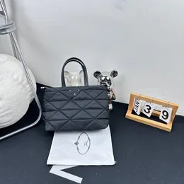 Mode läder messenger väskor all-match spegel liten väska kvinnors nya trendiga patent läder glansig diamant enskild axel tygpaket