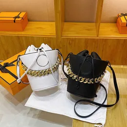 chain beauty head Bucket Bag Leisure Fashion Bag Korean Edition Solid Color Handheld Women's Bag Chain One Shoulder Crossbody Bag Tide 231115