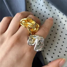 Bröllopsringar Xialuoke European American Retro Style Metal Oregelbunden knuten blomma för kvinnor Girls Hyperbole Finger Ring Party Jewelry 231205