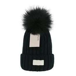 beanie Cap mens designer cappelli a secchiello Nuove donne di moda signore caldo inverno Beanie grande pelliccia sintetica pompon Bobble U cappello regalo all'aperto 7z158