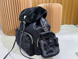 DrawString ryggsäck Designer Bag Luxury School Bags Plush Backpacks Women Winter Bookbag All-Match Classic Knapsack Large Capacity Back Pack för män med påse