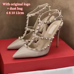 Sandali da donna di design rivetti scarpe a punta scarpe estate 2023 Designer classico di marca nero oro opaco vera pelle rosso lucido scarpe da sposa 34-44