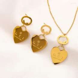 Smyckesuppsättningar halsband örhängen set aldrig blekna 18k guldpläterad titan stål kärlek hjärthänge brev släpp butik för julklapp smycken kvinnor designer stil