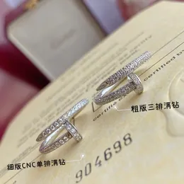 Lüks Bant Yüzükleri Top V Gold Juste Marka Tasarımcısı Tam Kristal Dar Tırnak Açık Parmak Yüzüğü Kadınlar İçin Düğün Takı Kutu Partisi Hediyesi
