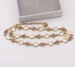 Designer de moda 18k banhado a ouro vintage cor diamante flor carta gargantilha pingente colares marca de luxo geométrica suéter cadeias homens mulheres colar jóias