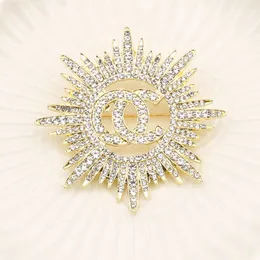 Classic Desinger Brooch Women Crystal Rhinestone Pearl Letter Brooches Suit Pin Fashion Gifts Jewelry Accessories 20style