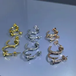 Luxus-Modedesigner-Schmuck Partyseiko v Gold Kleine Nagel-Volldiamant-Ohrringe für Männer und Frauen Gleicher Stil gefertigt mit leichtem Design