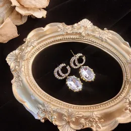 Örhängen stud modestil charm diamantörhängen boutique designer örhängen smycken klassiska varumärke brev örhängen design av hög kvalitet smycken för kvinnor