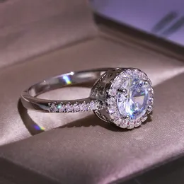 Çin Lüks Zirkon Geometri Tasarımcı Bant Halkaları Kadınlar için Klasik Yuvarlak Big Stone Anillos Çakan Parmak Güzel Fine Fine Fine Fine Mian Crystal Love Ring Mücevher
