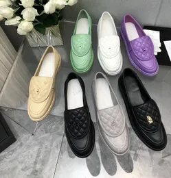 Toppkvalitet nyaste varumärkesdesigner äkta läder Flat Loafers Kvinnor Round Toe Metal Buckle Decor Deep Mouth All Match Single Shoes Ladies Spring Walking