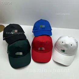 비니/두개골 캡 2024 Monclair Beanie Cap Mens 디자이너 버킷 모자 새로운 패션 여성 여성 여성 따뜻한 겨울 비니 대형 가짜 모피 폼 폼 보블 모자 야외 공룡