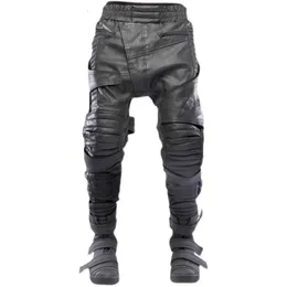 Pantaloni da uomo da uomo stile funzionale superficie in cera asimmetria stereoscopica moto casual streetwear pantaloni dritti neri 231206