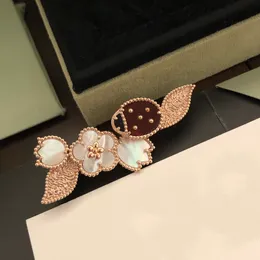 Elegante stilista donna lettera van spille placcato oro cleefly broche strass gioielli moda spilla fascino perla pin spilla regalo del partito