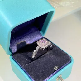 Kinesisk lyxig zirkongeometri designerband ringar för kvinnor söt klassisk stor fyrkantig rosa sten anillos nagel finger glans bling diamant crystal kärlek ring smycken