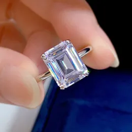 チョウコンブランドユニークな結婚指輪シンプルなファインジュエリーピュア100％925スターリングシルバーエメラルドカットナチュラルモイサナイトダイヤモンドパーティー女性ソリティアリング