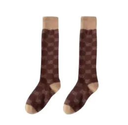 Nya designstrumpor Designer Herr- och kvinnor Socks Wool Socks Premium Street Comfort Knä över strumpor FF4