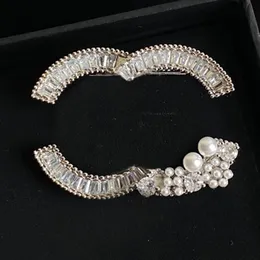 Spilla classica Designer Lettera Regalo retrò Spille placcate oro Moda donna Broche Abiti femminili Abito Spilla in rame per cappelli Classici Regalo di Natale