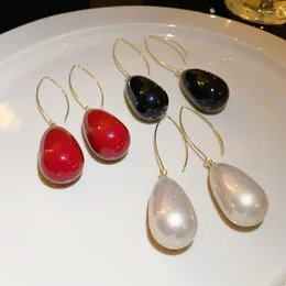 Orecchini pendenti con perle grandi bianche nere rosse a forma di goccia d'acqua per il commercio all'ingrosso di gioielli di personalità da donna