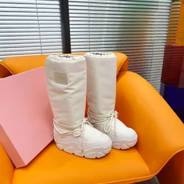 23 Winter Smiley Snow Ankle Boots Högkvalitativa skidsnöstövlar Rund tå Tube Höjd 14,5 cm Plattform Kvinnor Lyxdesigner Fabriksskor