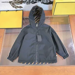 Новая детская куртка, дизайнерское пальто с буквенным принтом для малышей, размер 100-150, двухстороннее использование, детская одежда, верхняя одежда для малышей Dec05