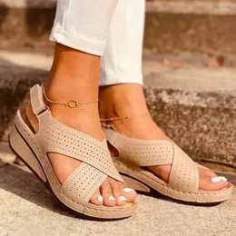 Klänningskor Kvinnor Sandaler Peep Toe klackar sommar för bekväma kilplattform Sandalias Mujer lyxiga skor