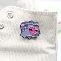 Broschen Cartoon doppelseitige Liebe Gesicht Emaille Pin Lila Brosche Tasche Kleidung Revers Sasha Auswärts Abzeichen Schmuck Geschenk für Menschen