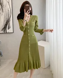 Vestidos casuais 2023 outono inverno frança de alta qualidade tricô verde v pescoço manga longa vestido mulheres elegante luxo single-breasted