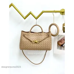 Bolsas de asas Botegas de metal Bolsa grande Diseño clásico Venetas Nuevo Este / Oeste Hebilla Cuero Tejido Andiamo Solo hombro Capacidad de asas Señora Mujer B28k