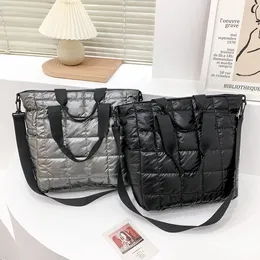 Torby wieczorowe podkładka mody bawełniana torba na ramię miękkie puszyste kobiety crossbody designerka pikowana żeńska torebka TOTE nylon wyściełany Shopper 231207