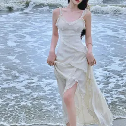 カジュアルドレス2023夏の海辺のバケーションビーチドレス女性フランスのフリルソリッドカラーサスペンダー妖精エレガントな気質長い
